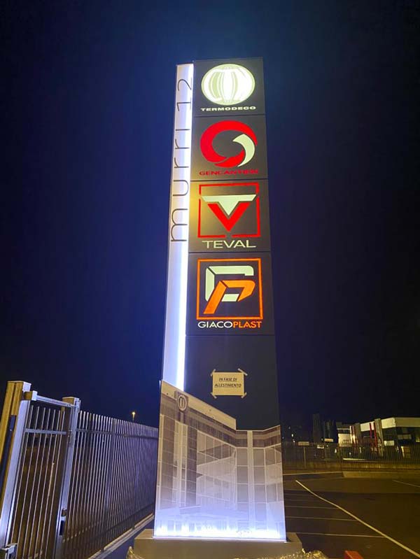 totem luminoso gencantieri spa milano