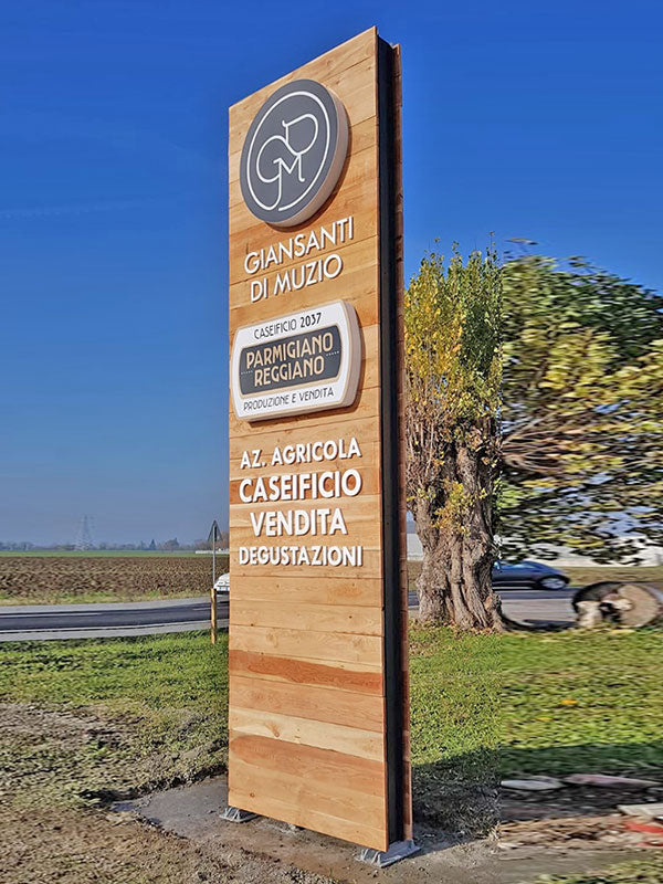 Azienda Agricola Giansanti - Totem luminoso in legno