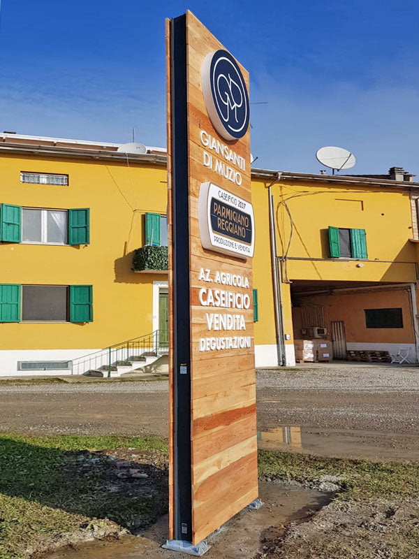 Azienda Agricola Giansanti - Totem luminoso in legno