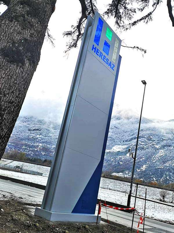totem luminoso kite heresaz aosta
