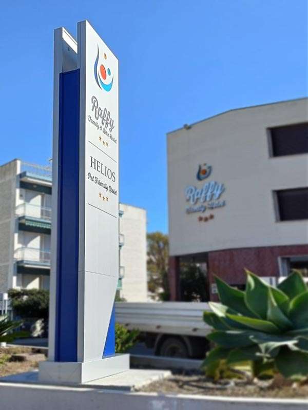 totem luminoso kite hotel raffy imperia