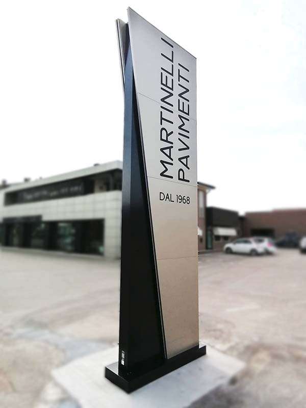 totem luminoso martinelli pavimenti mantova