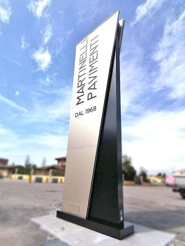 totem luminoso martinelli pavimenti mantova