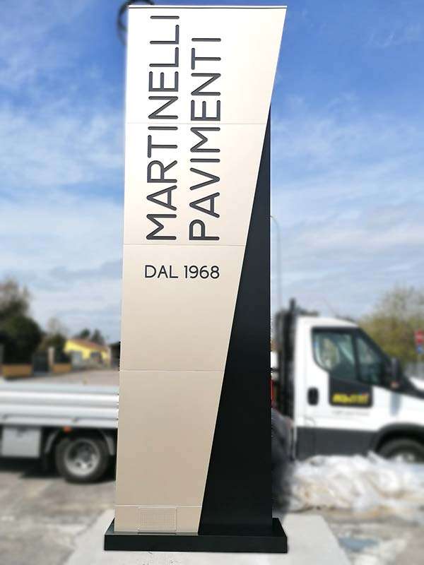 totem luminoso martinelli pavimenti mantova