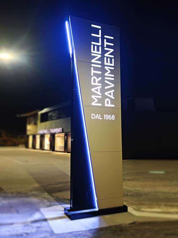 totem luminoso martinelli pavimenti mantova