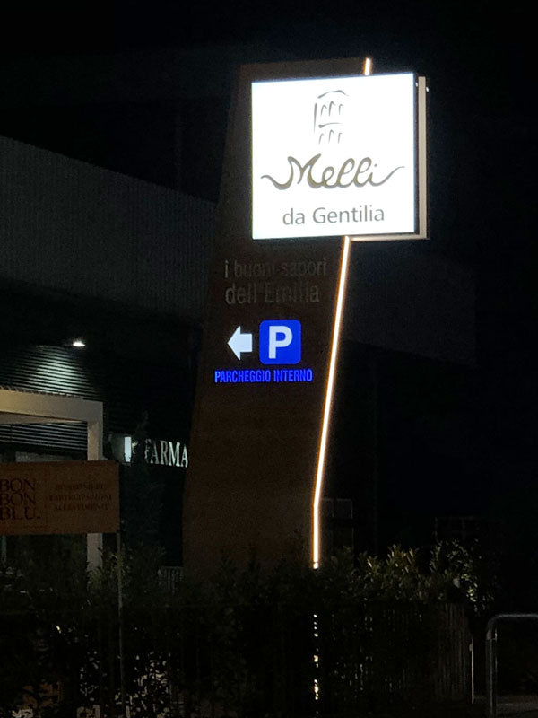 totem luminoso melli da gentilia reggio emilia