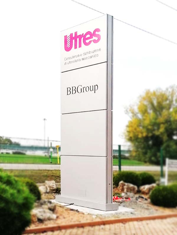 totem luminoso modulare utres srl suzzara