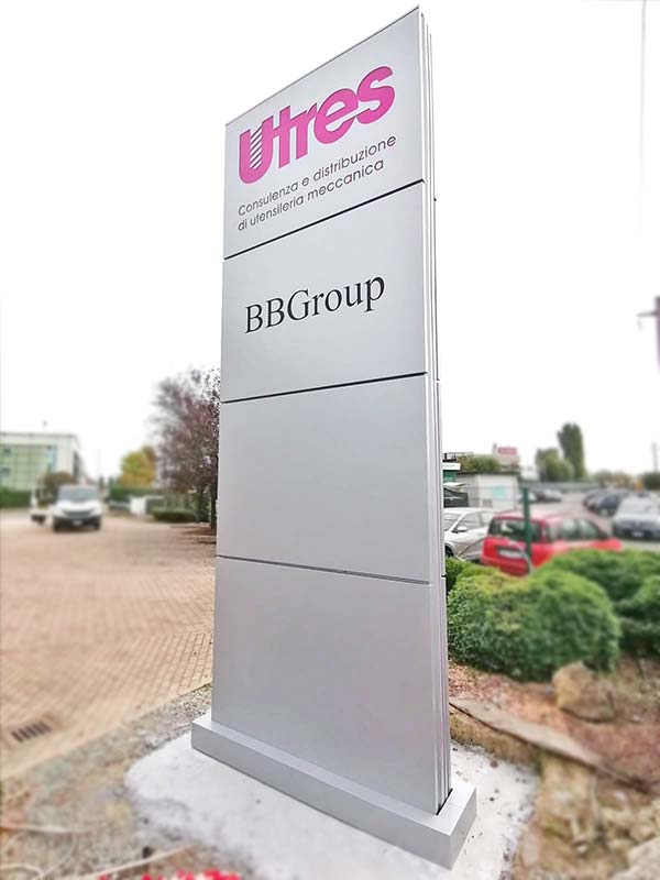 totem luminoso modulare utres srl suzzara
