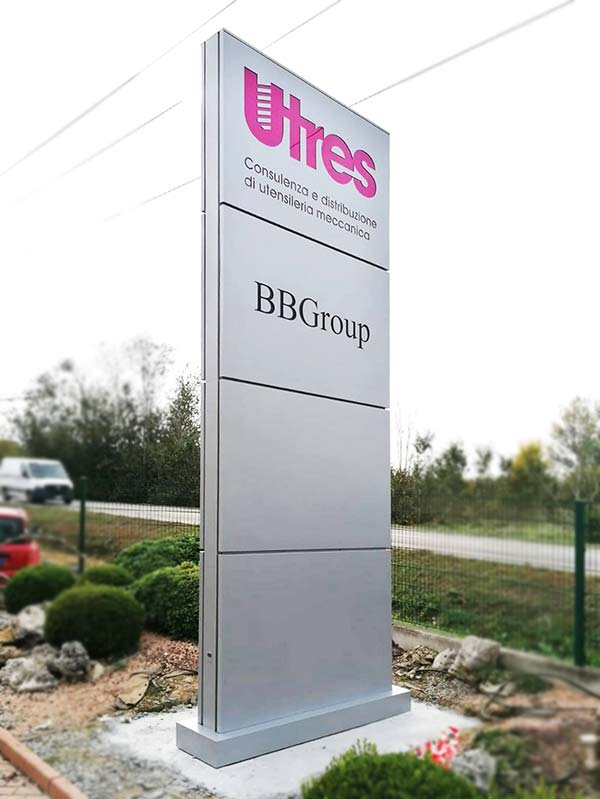 totem luminoso modulare utres srl suzzara