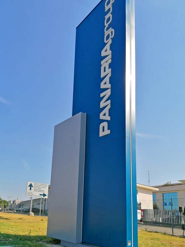 totem luminoso panaria group spa sassuolo