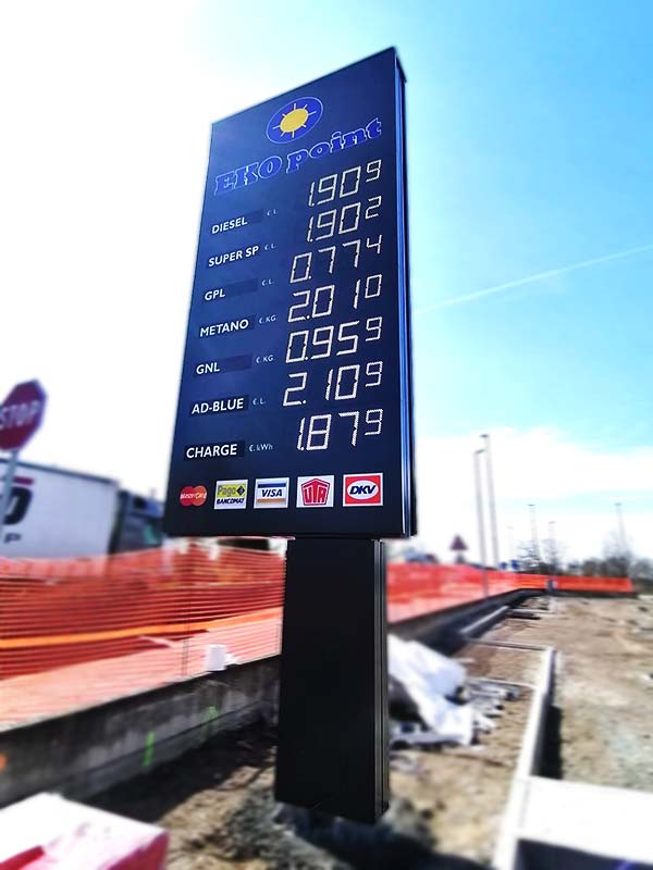 totem luminoso per carburanti eko point milano
