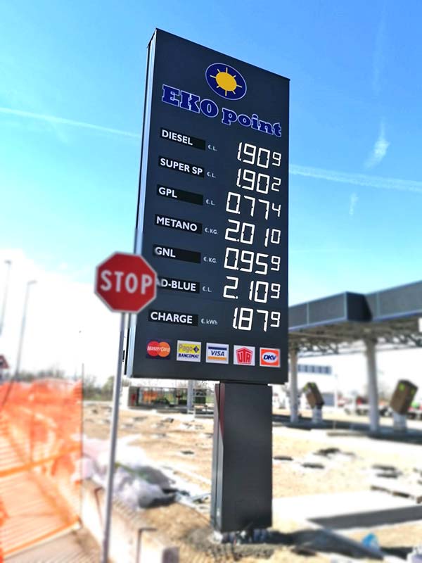 totem luminoso per carburanti eko point milano