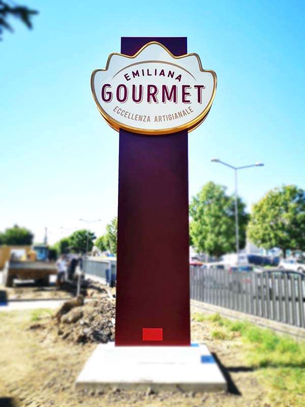 Emiliana Gourmet - Totem aziendale luminoso