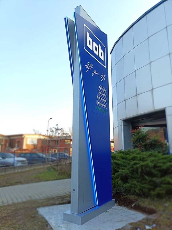 totem luminoso sail bob spa cuneo