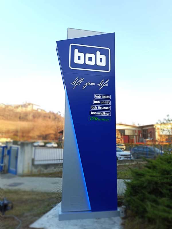 totem luminoso sail bob spa cuneo