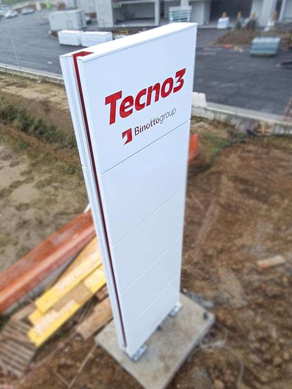 totem luminoso tecno 3 fiorenzuola