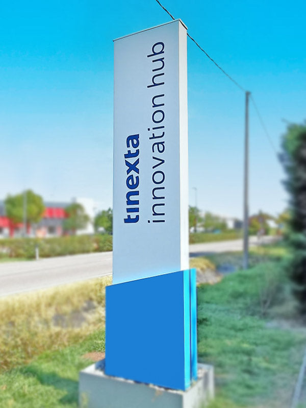 Tinexta Spa, Correggio  - Totem luminoso aziendale design modello rocket