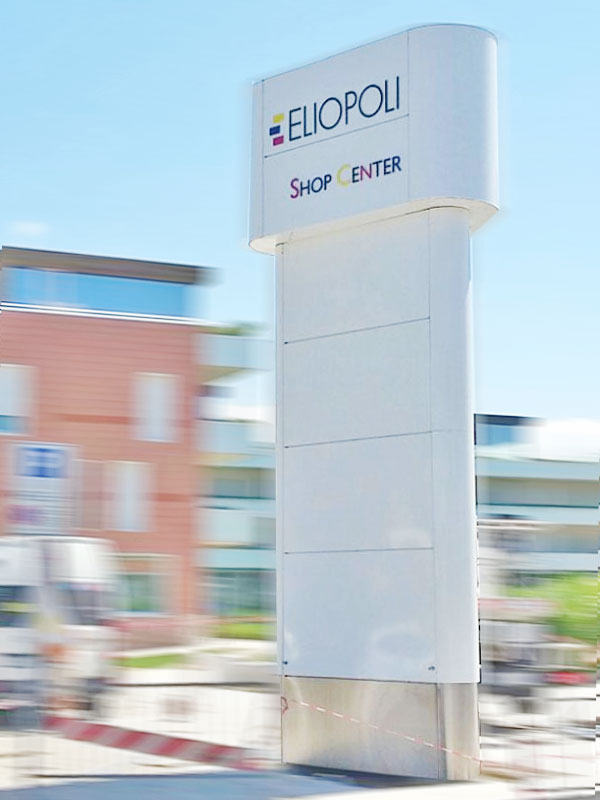 totem luminoso trifacciale centro commerciale eliopoli pisa