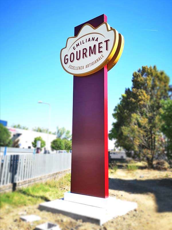 Emiliana Gourmet - Totem aziendale luminoso