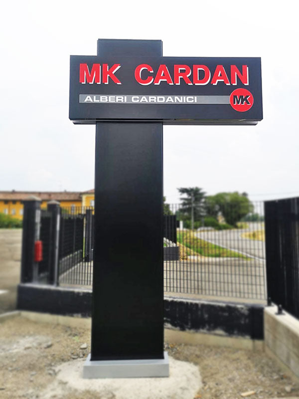 Mk Cardan - Totem pubblicitario luminoso a stelo