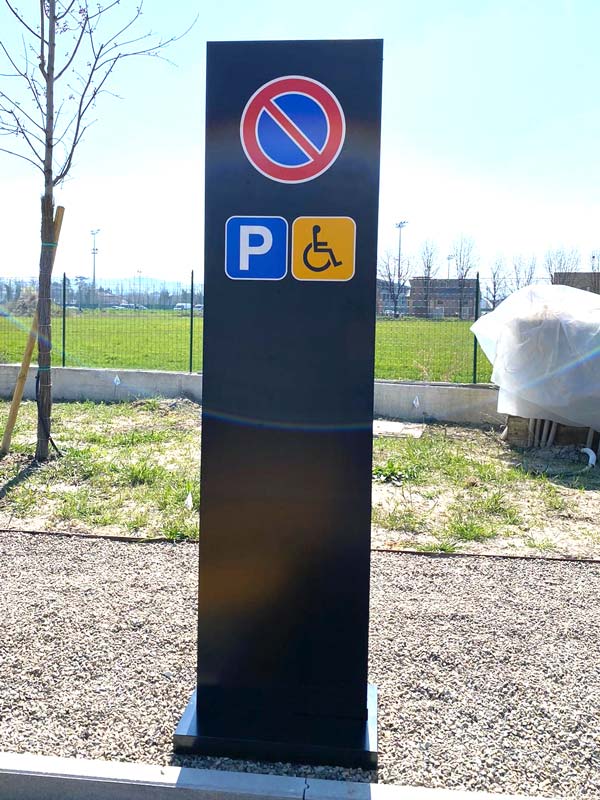 totem segnaletico gresmalt sassuolo