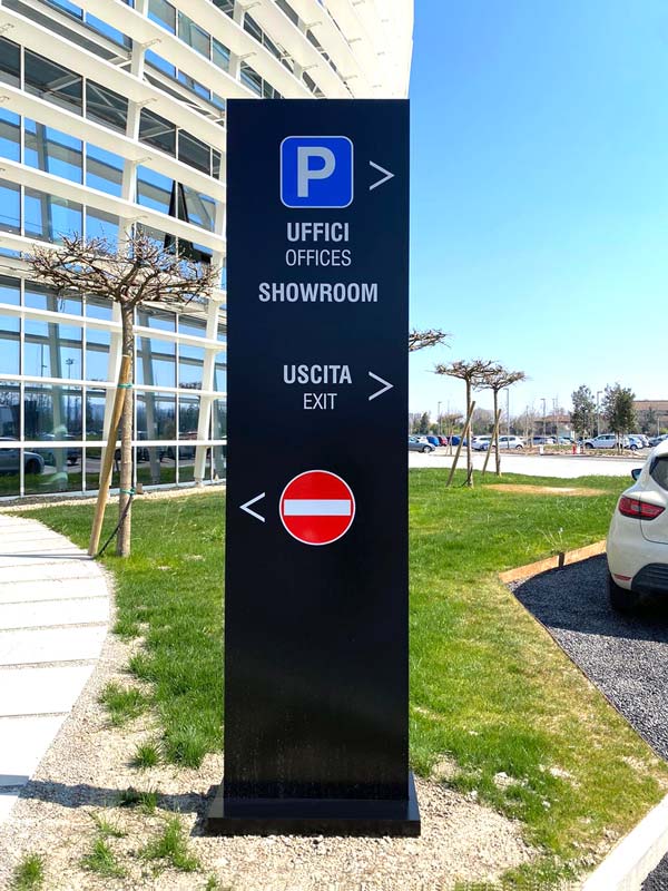 totem segnaletico gresmalt sassuolo