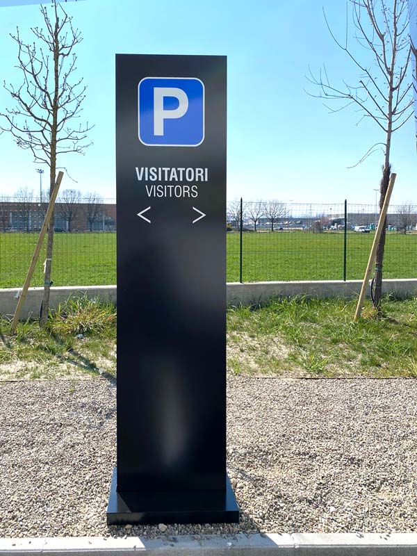 totem segnaletico gresmalt sassuolo