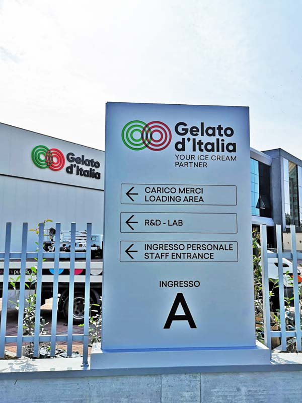 totem segnaletico luminoso gelato d'italia reggio emilia