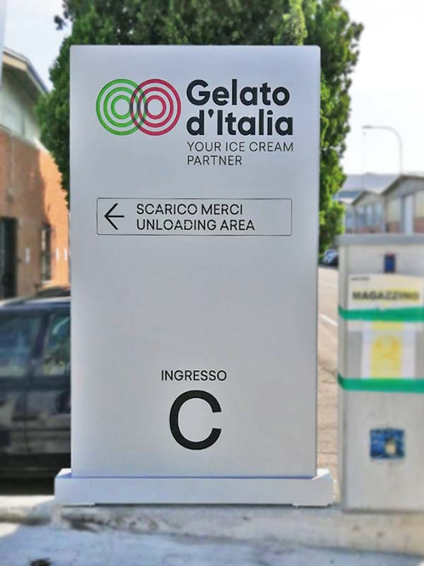 totem segnaletico luminoso gelato d'italia reggio emilia