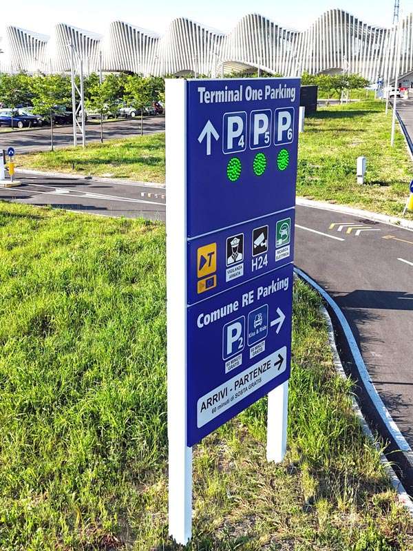 Terminal One - Totem segnaletico con gestione elettronica dei parcheggi