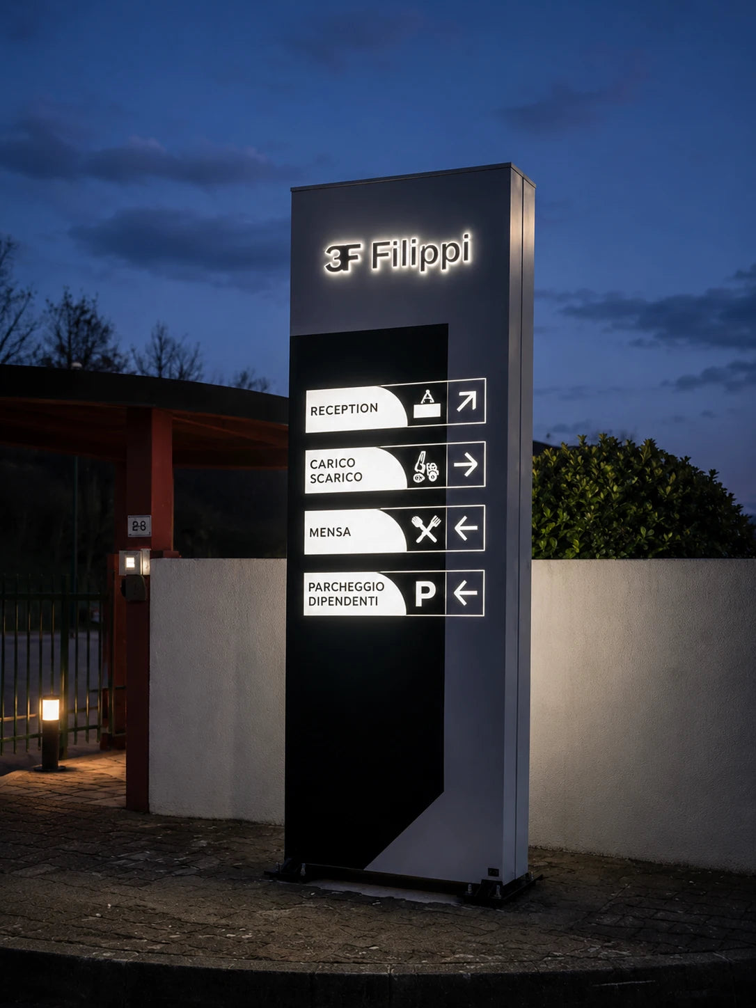Totem aziendale luminoso installato presso la sede di 3F Filippi a Bologna.