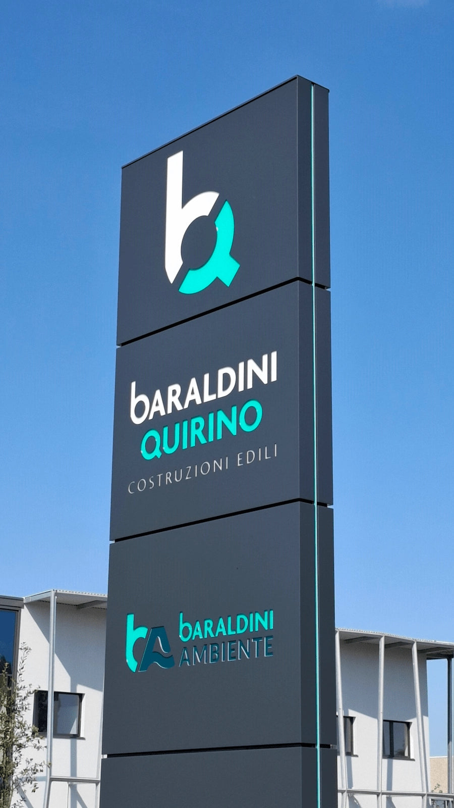 Baraldini Quirino Spa  - Totem aziendale modulare
