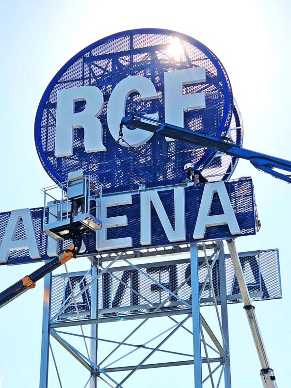 Rcf - Insegna luminosa di grande formato per esterni