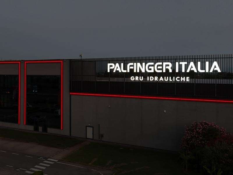 restyling-sede-aziendale-ferrari-internationa-palfinger-italia-con-insegne-luminose